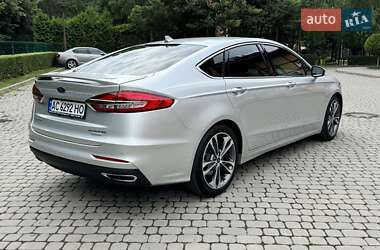 Седан Ford Fusion 2019 в 