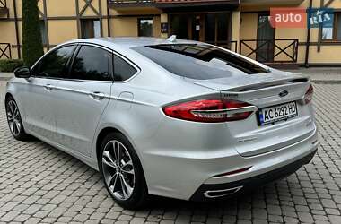 Седан Ford Fusion 2019 в 