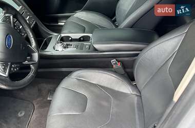 Седан Ford Fusion 2019 в 