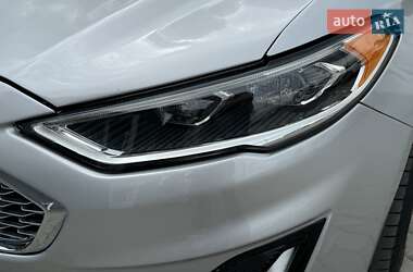 Седан Ford Fusion 2019 в 