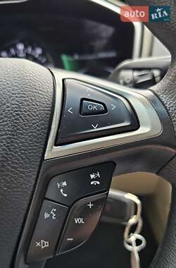 Седан Ford Fusion 2015 в 