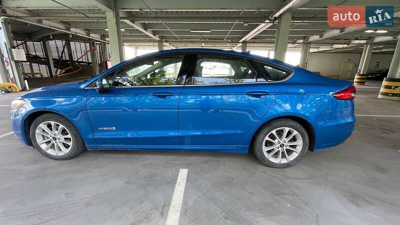 Седан Ford Fusion 2019 в Брусилові