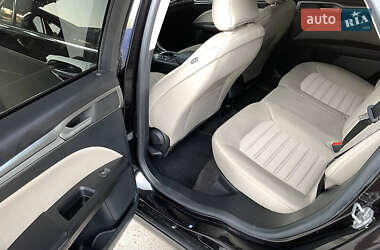 Седан Ford Fusion 2019 в 