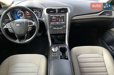 Седан Ford Fusion 2019 в 
