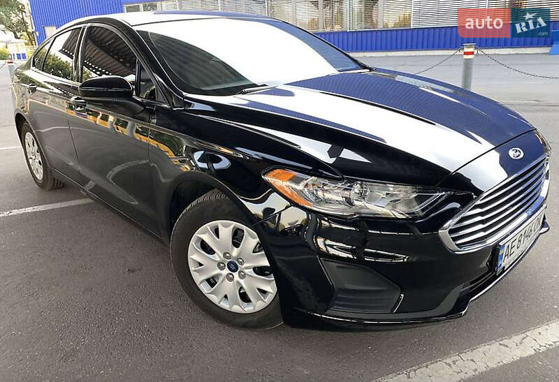Седан Ford Fusion 2019 в Черкасах