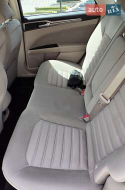 Седан Ford Fusion 2017 в 
