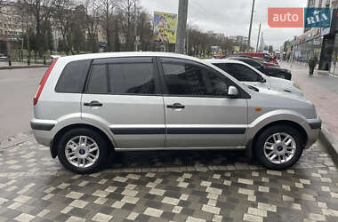 Хэтчбек Ford Fusion 2008 в 