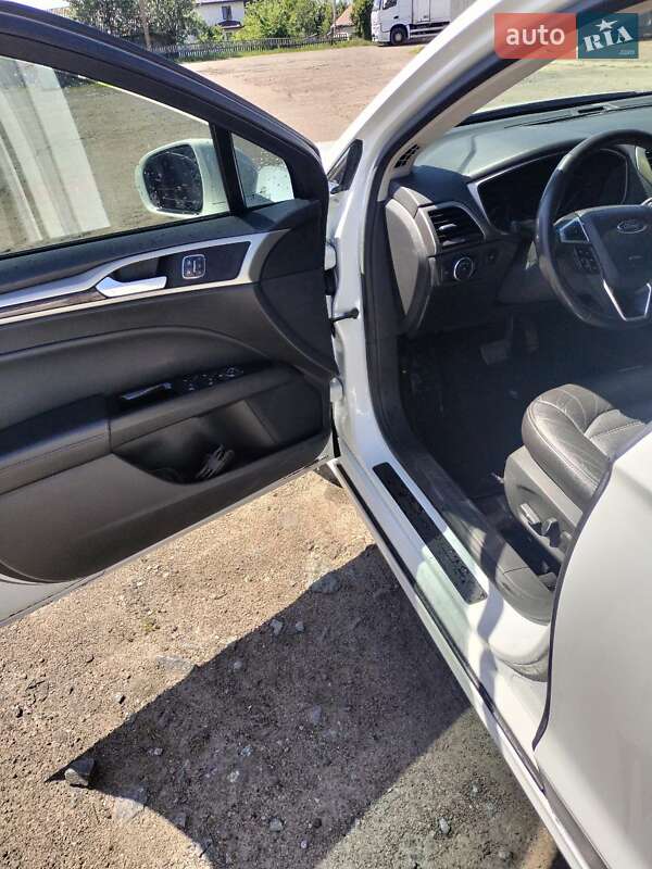 Седан Ford Fusion 2014 в Чуднові