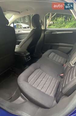 Седан Ford Fusion 2016 в 