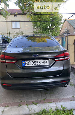 Седан Ford Fusion 2017 в 