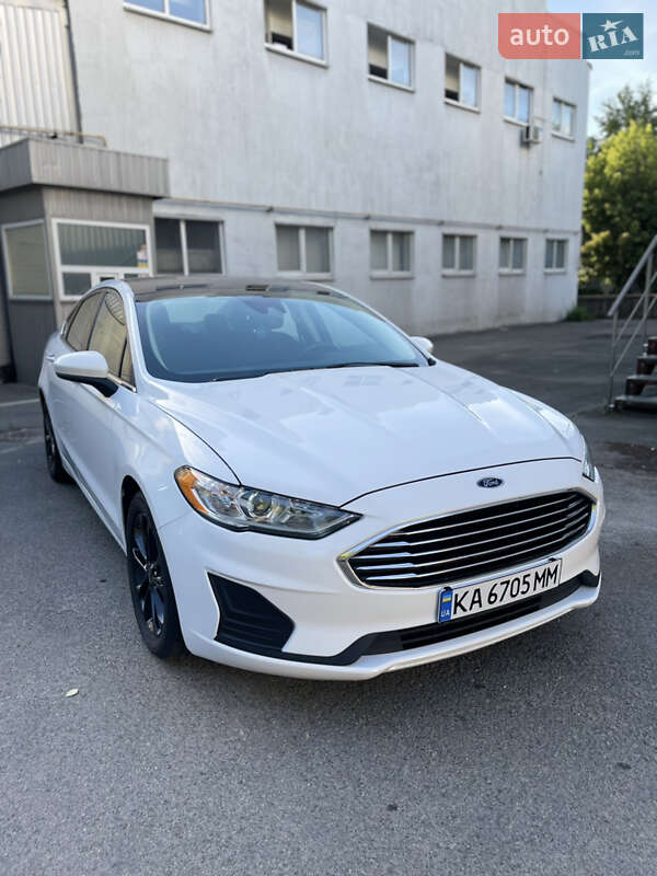 Седан Ford Fusion 2019 в 