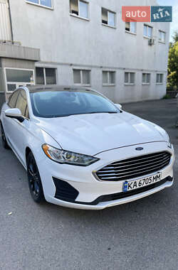 Седан Ford Fusion 2019 в 