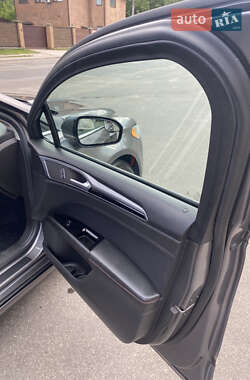 Седан Ford Fusion 2014 в 