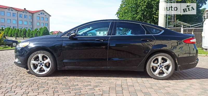 Седан Ford Fusion 2015 в Чернівцях