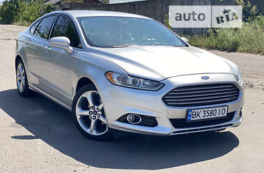 Седан Ford Fusion 2015 в Сарнах