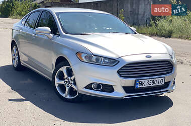 Седан Ford Fusion 2015 в Сарнах