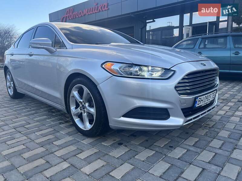 Седан Ford Fusion 2013 в Сараті