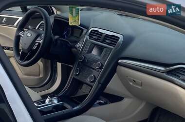 Седан Ford Fusion 2016 в Ровно