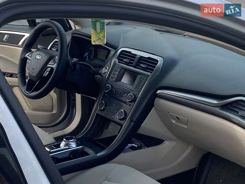 Седан Ford Fusion 2016 в Рівному