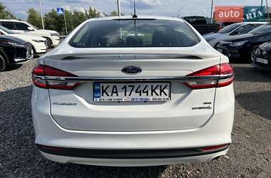 Седан Ford Fusion 2017 в 