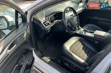 Седан Ford Fusion 2017 в 