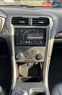 Седан Ford Fusion 2017 в 