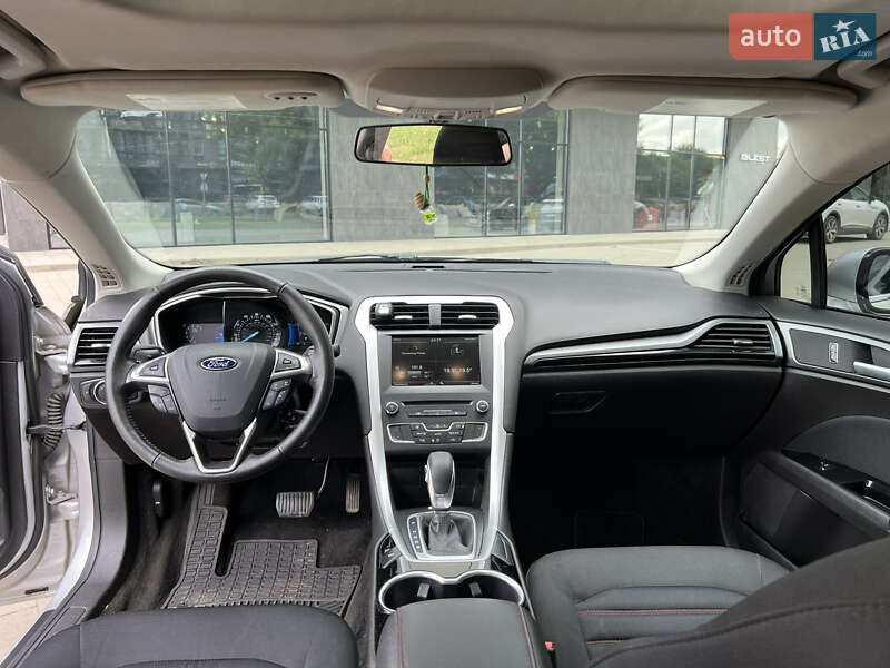 Седан Ford Fusion 2016 в Ужгороде
