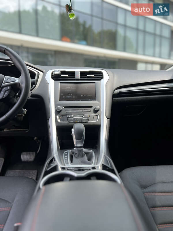Седан Ford Fusion 2016 в Ужгороде