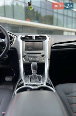 Седан Ford Fusion 2016 в 