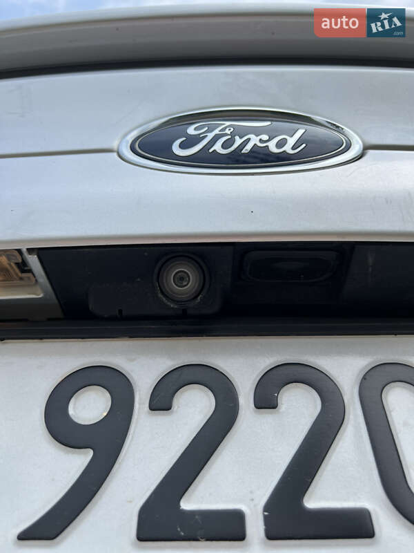 Седан Ford Fusion 2016 в Ужгороде