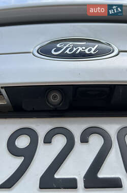 Седан Ford Fusion 2016 в 