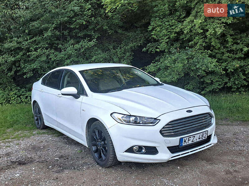 Седан Ford Fusion 2017 в 