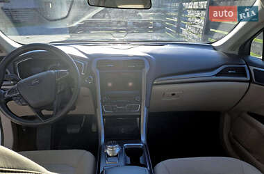 Седан Ford Fusion 2017 в 