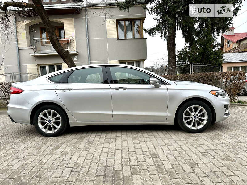 Седан Ford Fusion 2019 в Львове