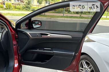 Седан Ford Fusion 2016 в 