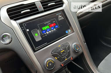 Седан Ford Fusion 2016 в 