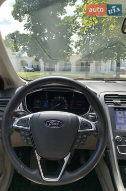 Седан Ford Fusion 2016 в 