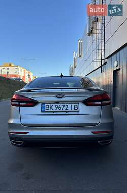 Седан Ford Fusion 2019 в Ровно