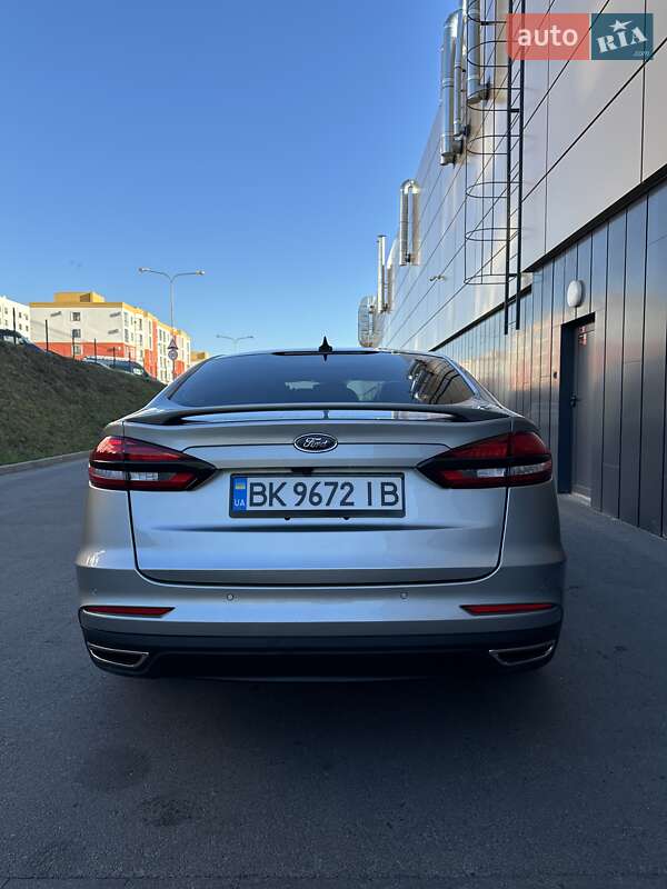 Седан Ford Fusion 2019 в Ровно