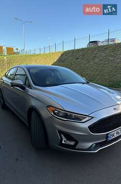 Седан Ford Fusion 2019 в Ровно