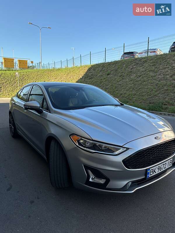 Седан Ford Fusion 2019 в Ровно