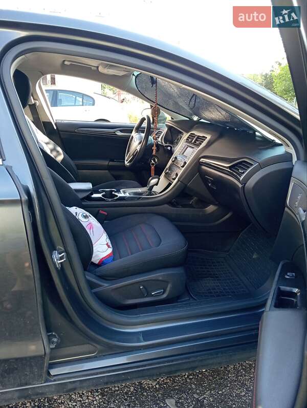 Седан Ford Fusion 2014 в Стрые