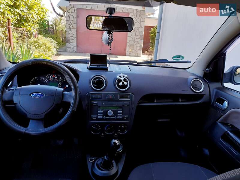 Хэтчбек Ford Fusion 2006 в Болехове