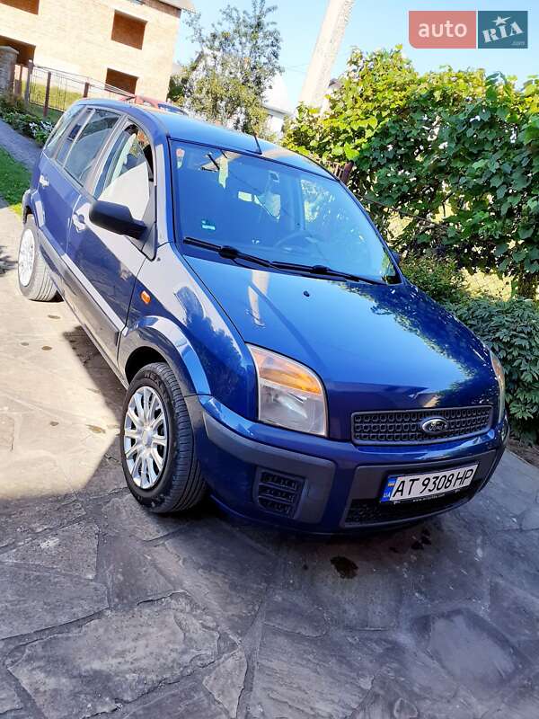Хэтчбек Ford Fusion 2006 в Болехове