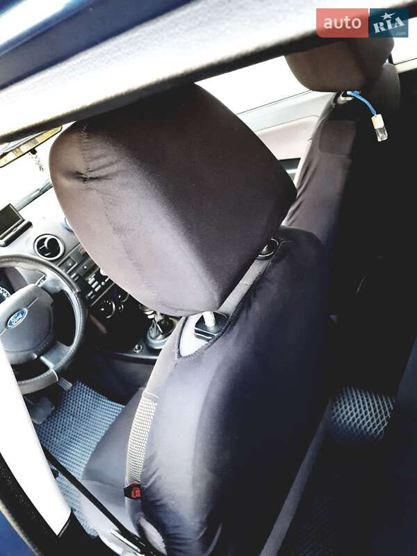 Хэтчбек Ford Fusion 2006 в Болехове