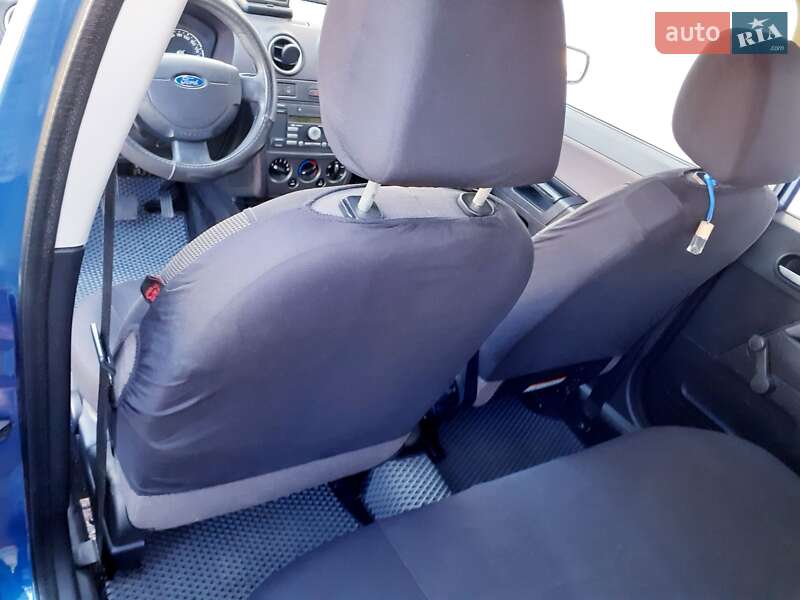 Хэтчбек Ford Fusion 2006 в Болехове