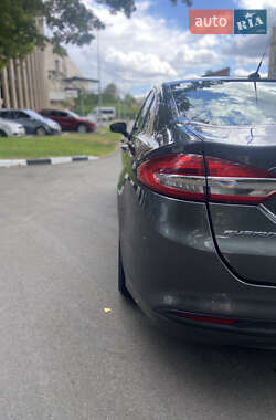 Седан Ford Fusion 2017 в 