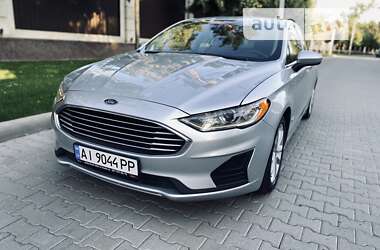 Седан Ford Fusion 2019 в Бучі