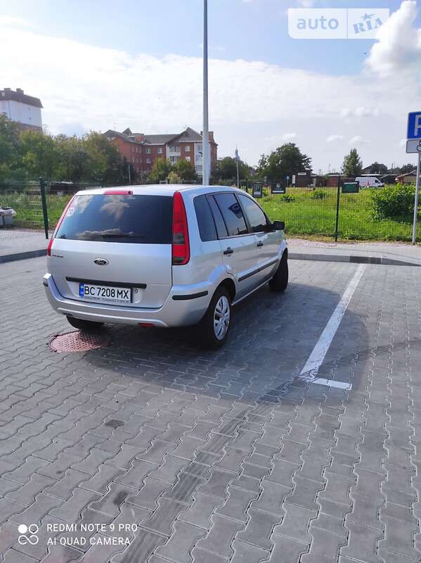 Хэтчбек Ford Fusion 2005 в Стрые