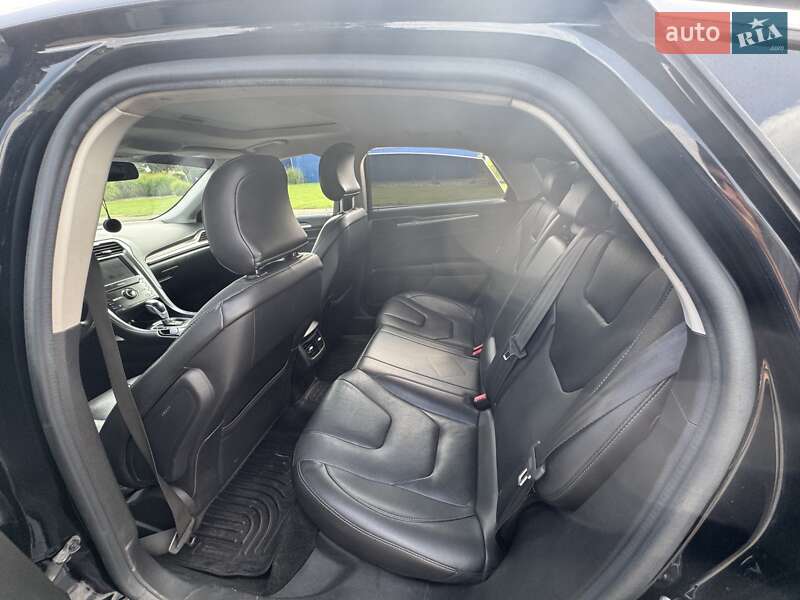 Седан Ford Fusion 2016 в Гоще